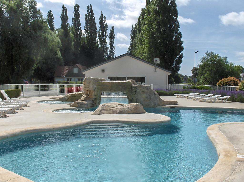 Camping Du Port De Plaisance Péronne Exterior foto