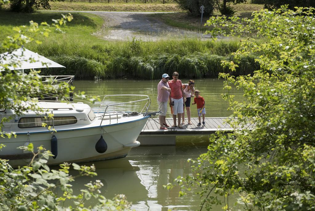 Camping Du Port De Plaisance Péronne Exterior foto