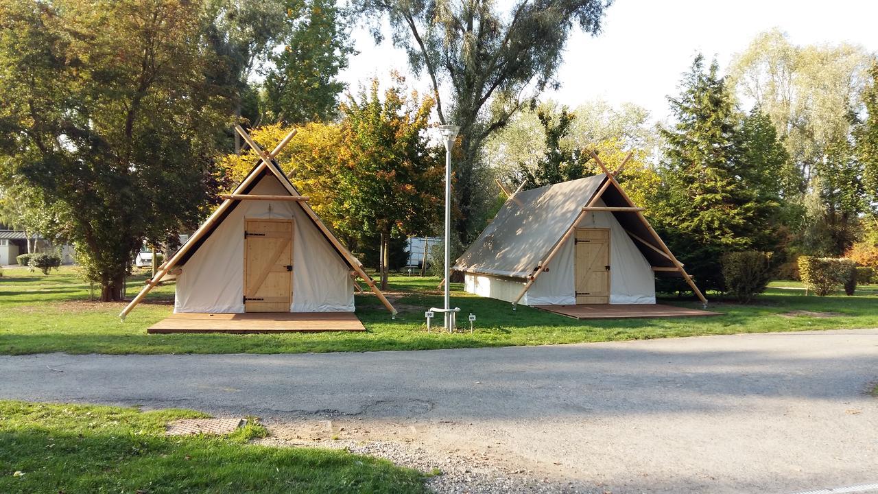 Camping Du Port De Plaisance Péronne Exterior foto